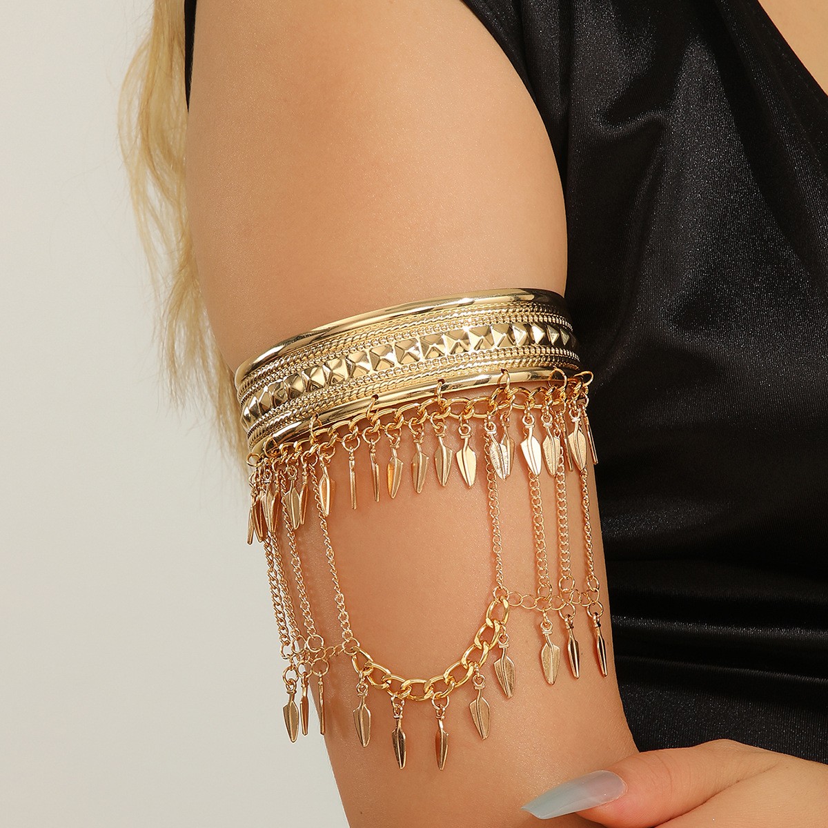 Women Fashion Egypt - Bracelet de bras tendance 2026 en