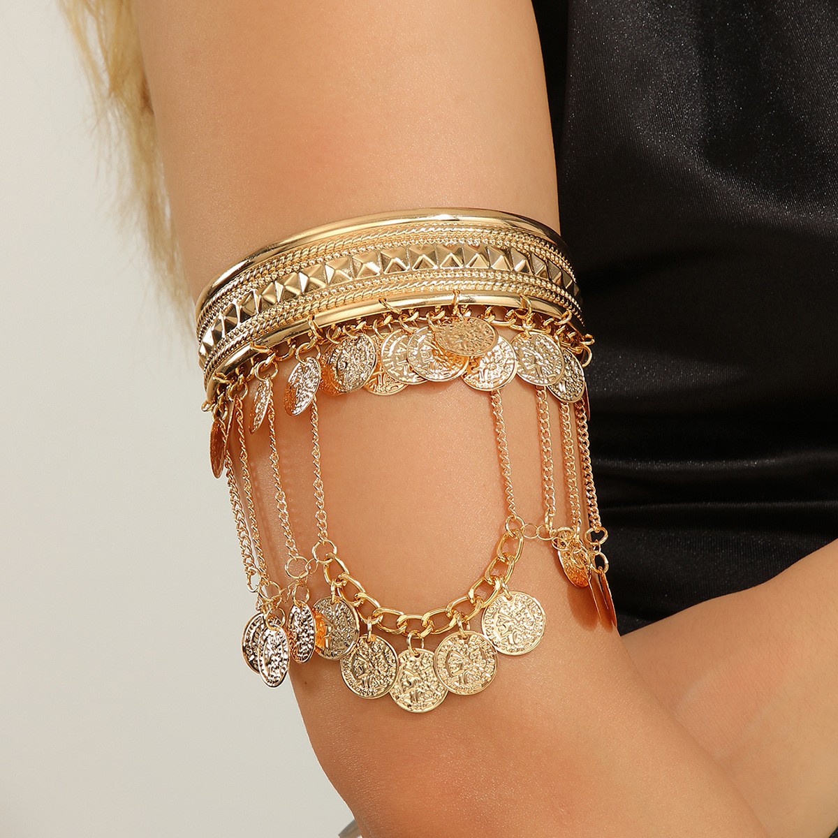 Bracelet de bras tendance 2026 - Women Fashion Egypt avis et prix